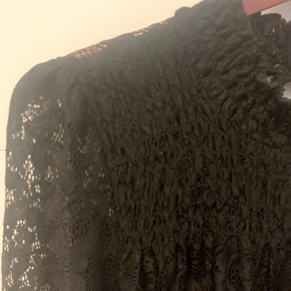 Cable & Guage Lacey black blouse - Picture 3 of 5